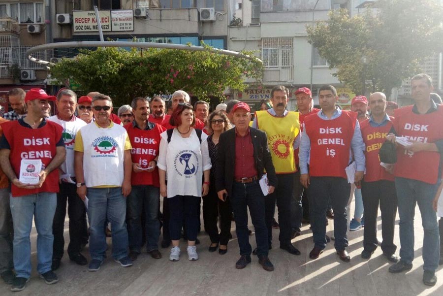 Mersin Emek ve Demokrasi Platformu'ndan 1 Mayıs bildirisi dağıtımı