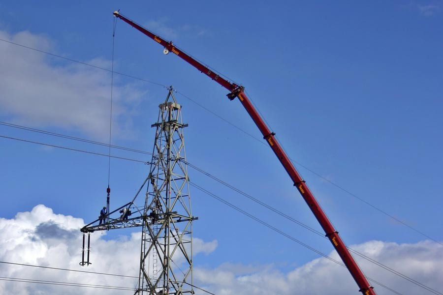 Elektrik akımına kapılan işçi yaşamını yitirdi