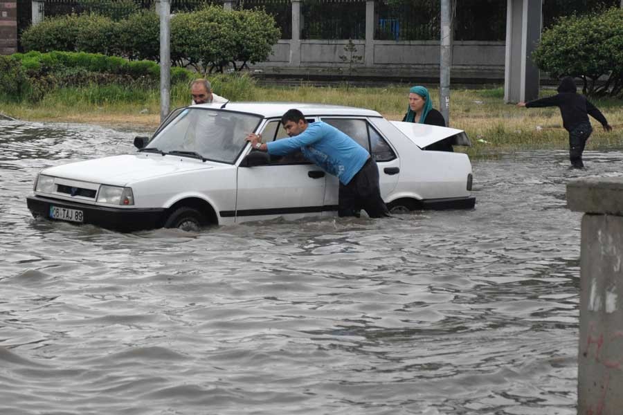 Meteoroloji'den Ankara dahil 8 il için kuvvetli sağanak uyarısı