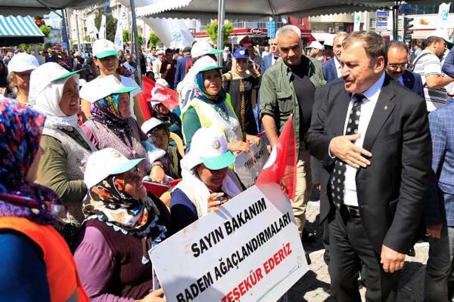 Bakan Eroğlu: Anneler 'Uyusun da büyüsün' demesin, 'hedef 2071' desin