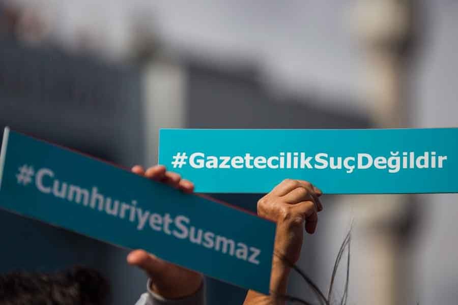 Cumhuriyet yazarı Çiğdem Toker'e  1.5 milyon TL'lik dava daha