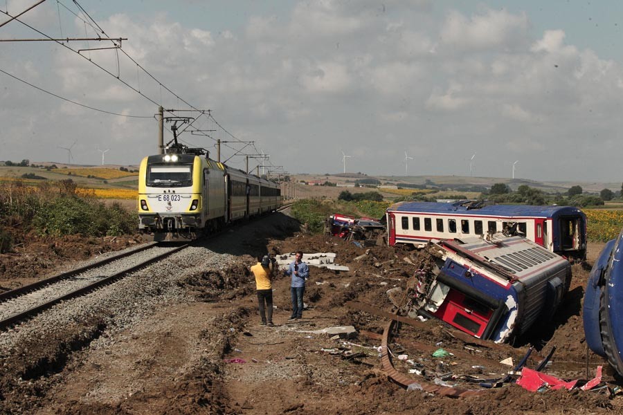 Çorlu'daki tren kazasının yaşandığı hatta seferlere başlandı