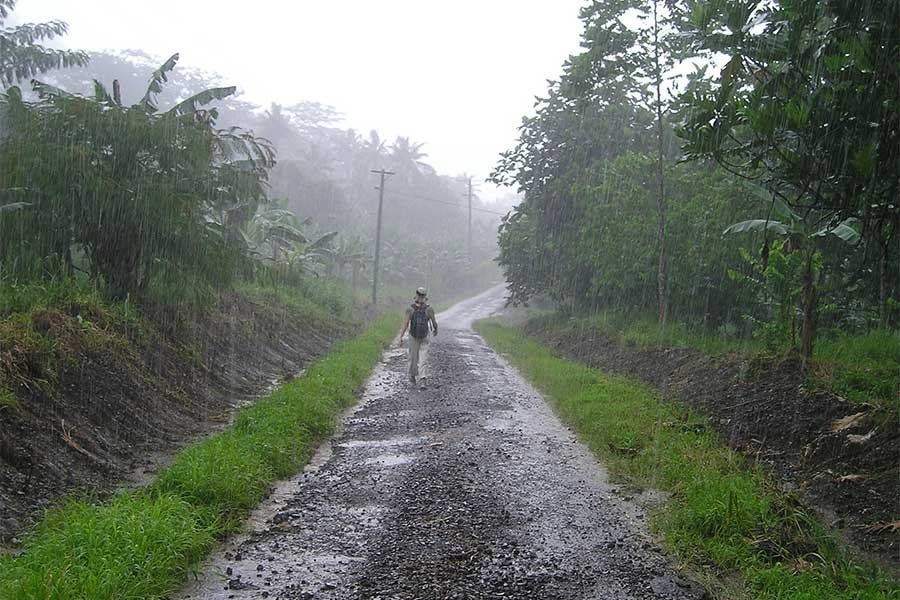 Hindistan'da muson yağmurları 28 can daha aldı