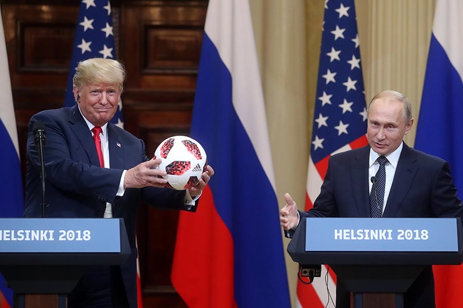 Putin’in Trump'a hediye ettiği Dünya Kupası topundaki çip gündem oldu