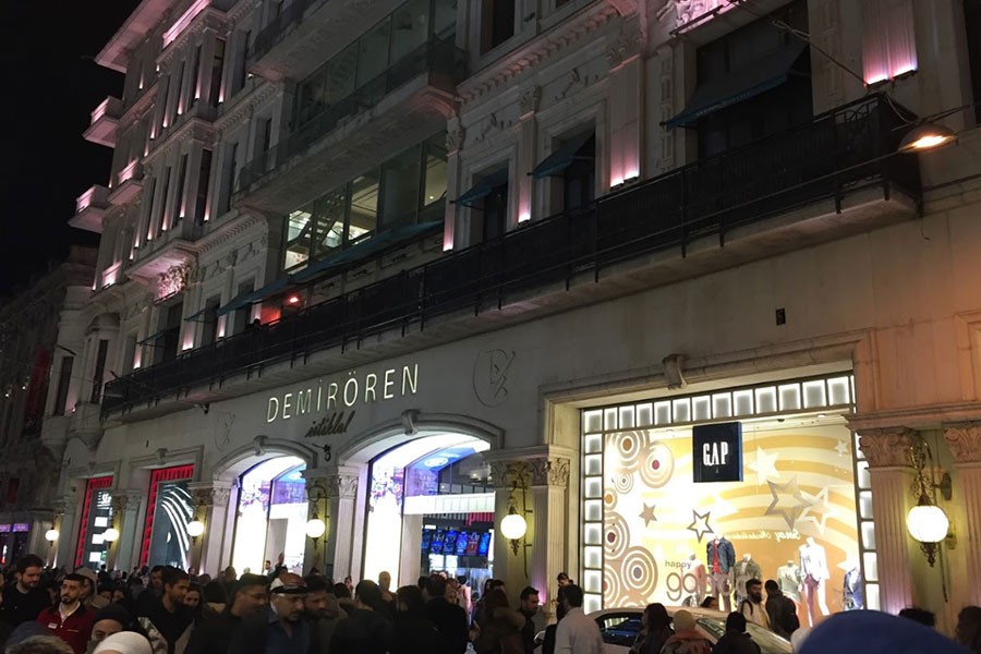 Demirören AVM ödenmemiş borçlar nedeniyle Denizbank’a geçti