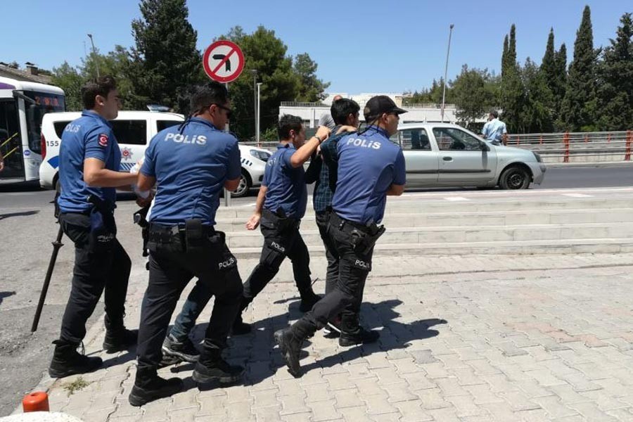 Elektrik kesintisini protesto eden çiftçilere gözaltı