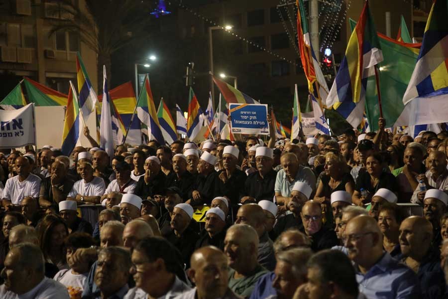 İsrail’de on binler ırkçı yasayı protesto etti