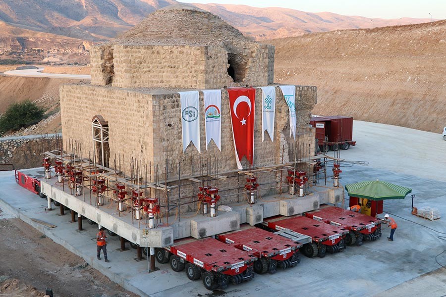 Hasankeyf'te taşınan Artuklu Hamamı yeni yerine indiriliyor