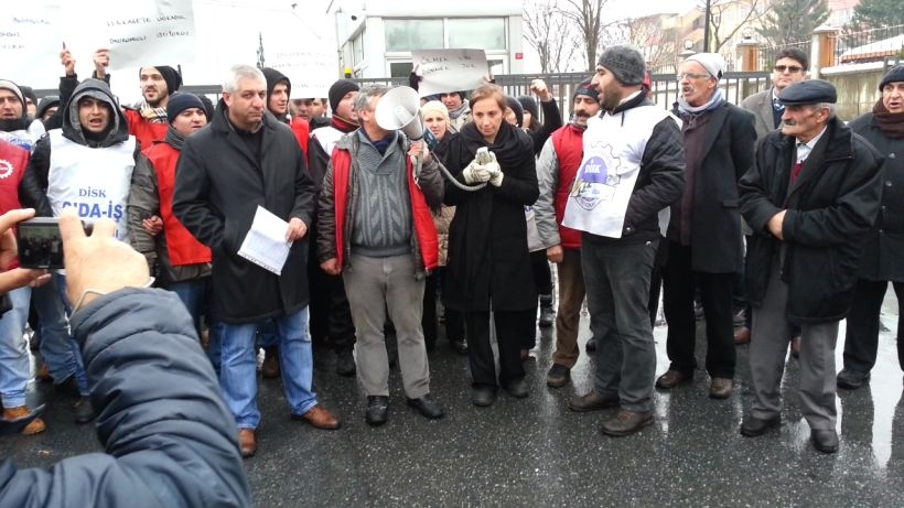 Divan işçileri baskıları protesto etti