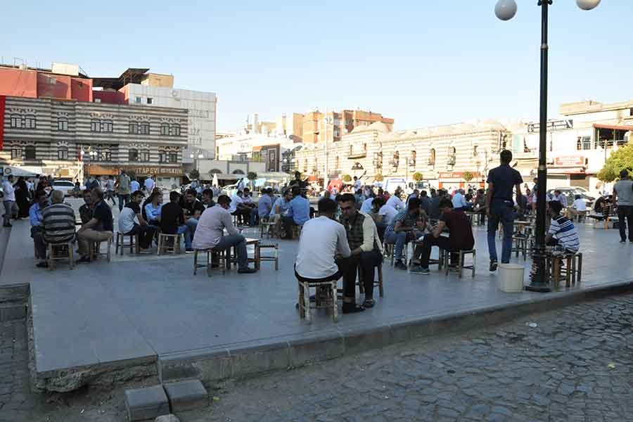 Diyarbakırlılar: Halkın iradesine müdahale etmeye hazırlanıyorlar