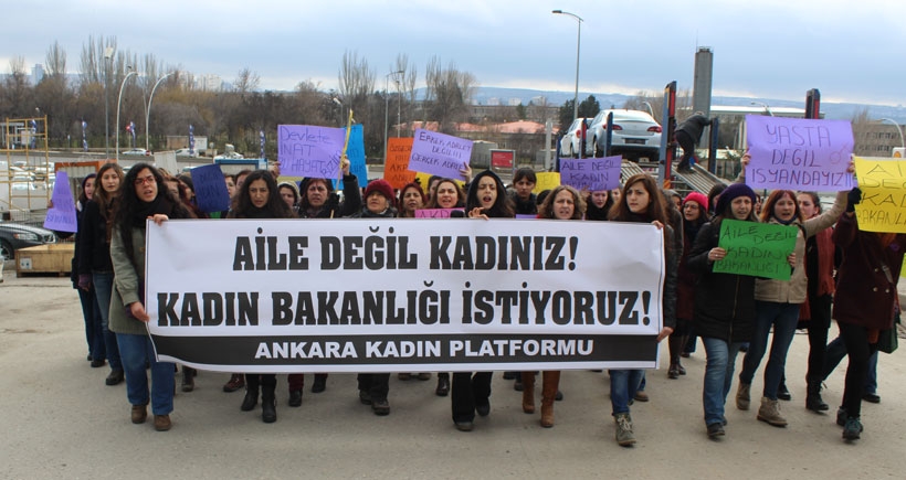 ‘Kadın bakanlığı istiyoruz’