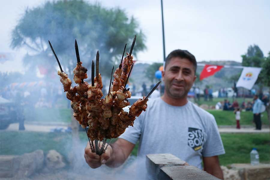 Dumanlı hava sahası: Adana'da açılan 'Mangal Park' yoğun ilgi gördü