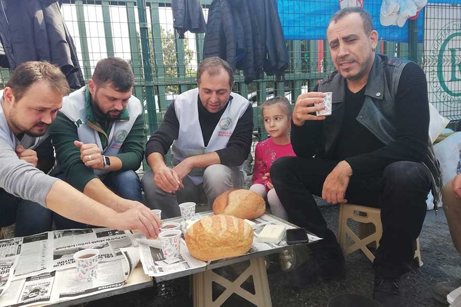 Haluk Levent, işten çıkarılan Cargill işçileriyle kahvaltı yaptı