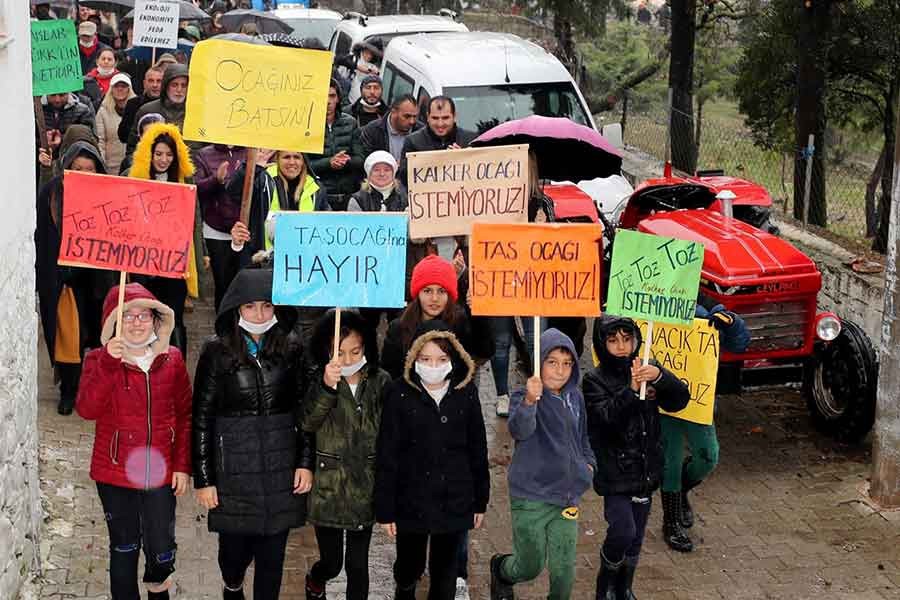 Urla'da taş ocağına karşı eylem