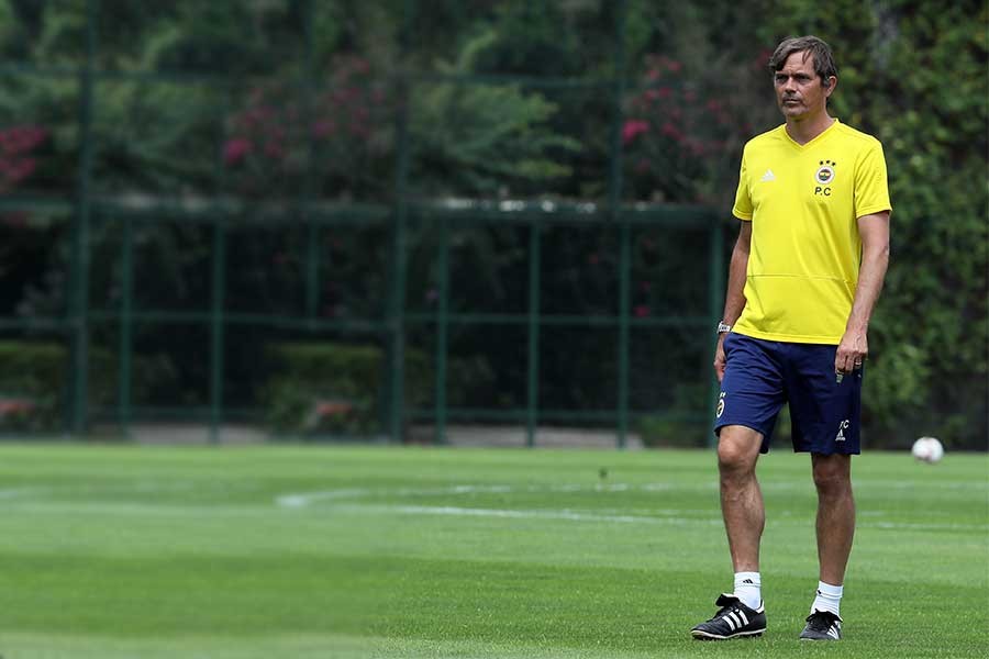 Fenerbahçe, Phillip Cocu'yla yollarını resmen ayırdı