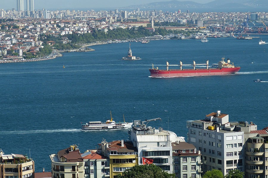 İstanbul'da tur teknesinden düşen kişi hayatını kaybetti