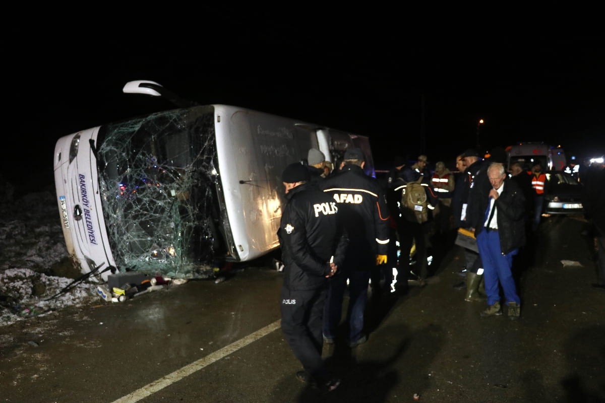 Amasya'da otobüs devrildi: 2 kişi öldü, çok sayıda kişi yaralandı