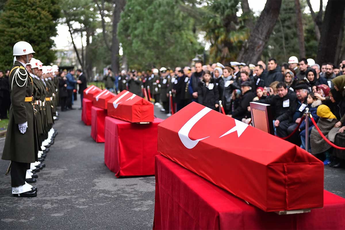 Helikopter kazasında yaşamını yitiren askerler için tören düzenlendi