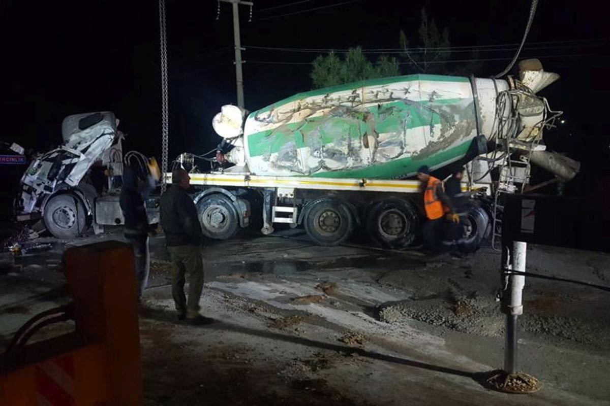 Bodrum’da beton mikseri devrildi sürücü hayatını kaybetti