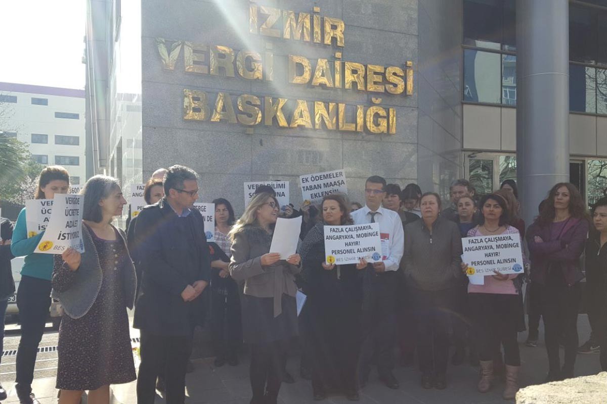 Vergi Haftası: BES İzmir Şubesinden 5 dakikada 5 talep eylemi