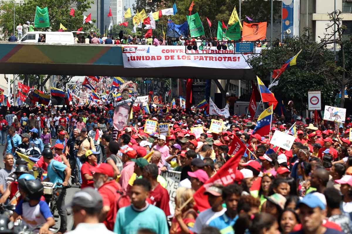 Venezuela’da muhalefetin hedefi başkanlık sarayı