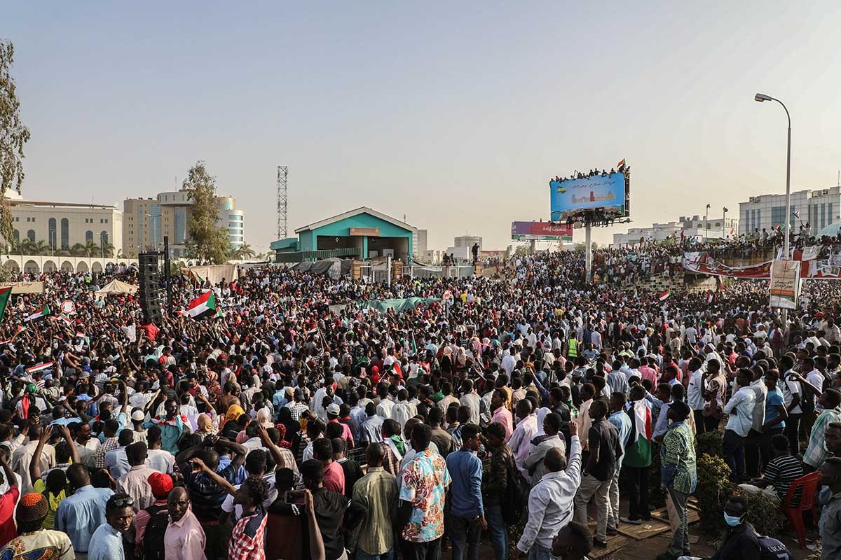 Sudan’da Beşir sonrası en büyük gösteri: İktidar halka!