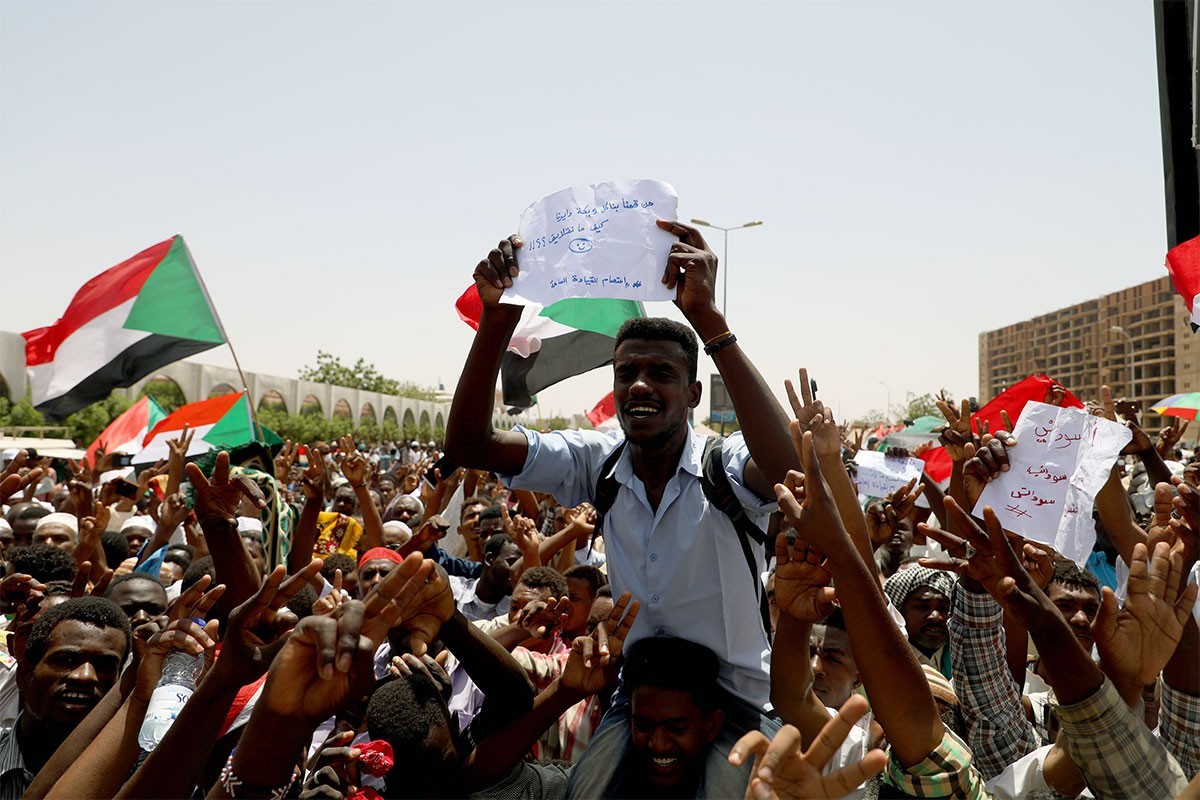 Sudan’da protestoculara silahlı sivil grup saldırdı: En az 1 ölü