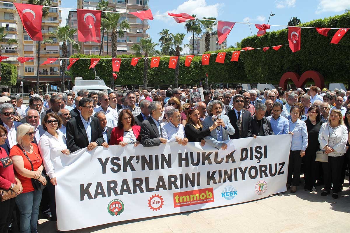 İstanbul'daki sendikacılardan YSK kararına tepki