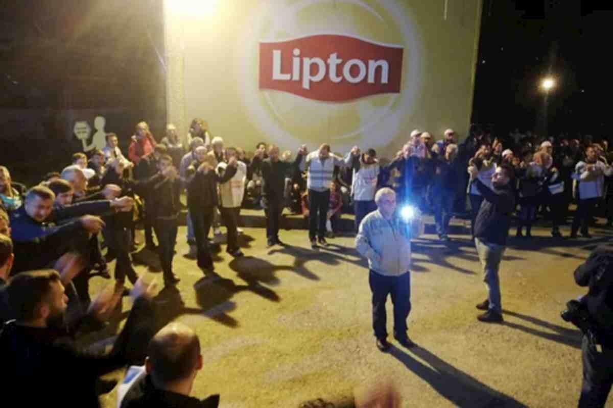 Lipton işçilerinin direnişi sonuç verdi, patron geri adım attı