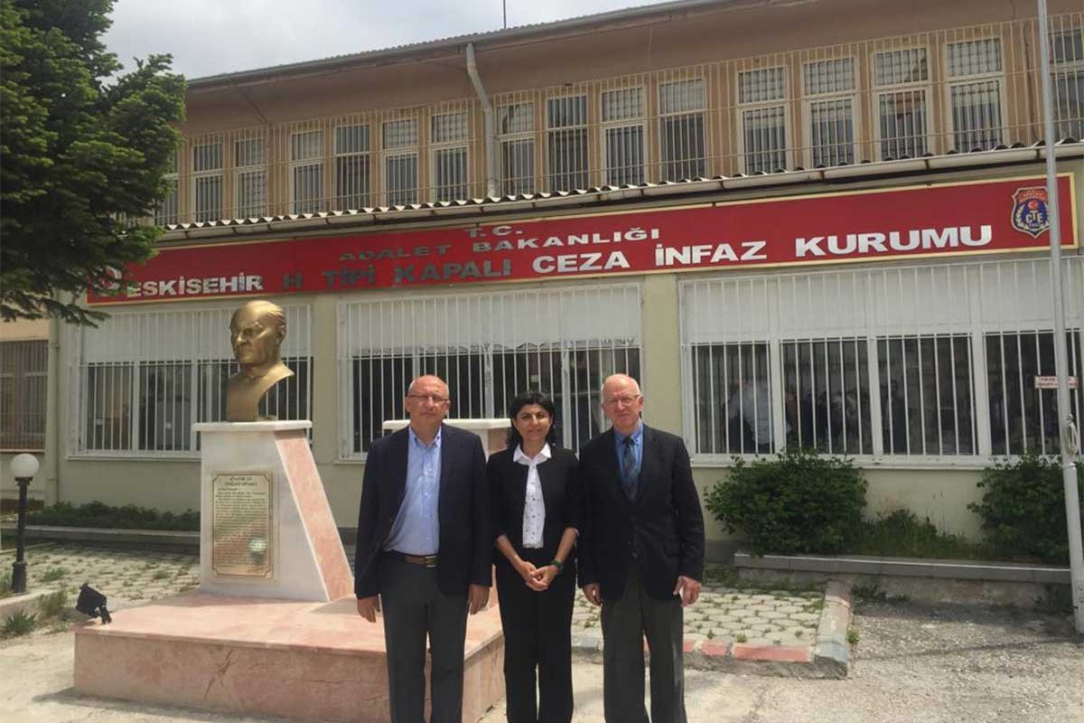 Prof. Dr. Füsun Üstel cezaevine girdiği ilk gece yerde yatmış