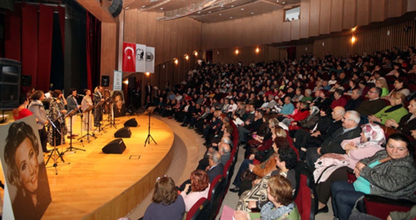 Müzeyyen Senar için gece düzenlendi