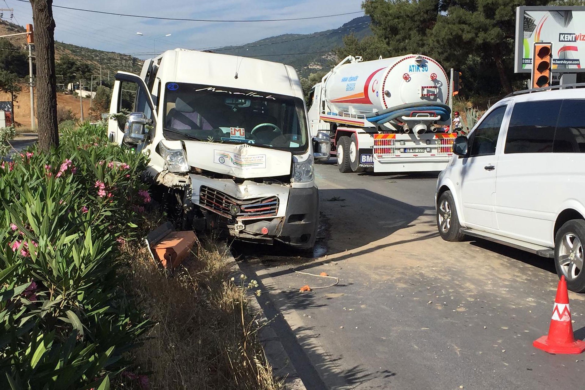 Bodrum’da öğrenci servisi kaza yaptı: 7 öğrenci yaralandı