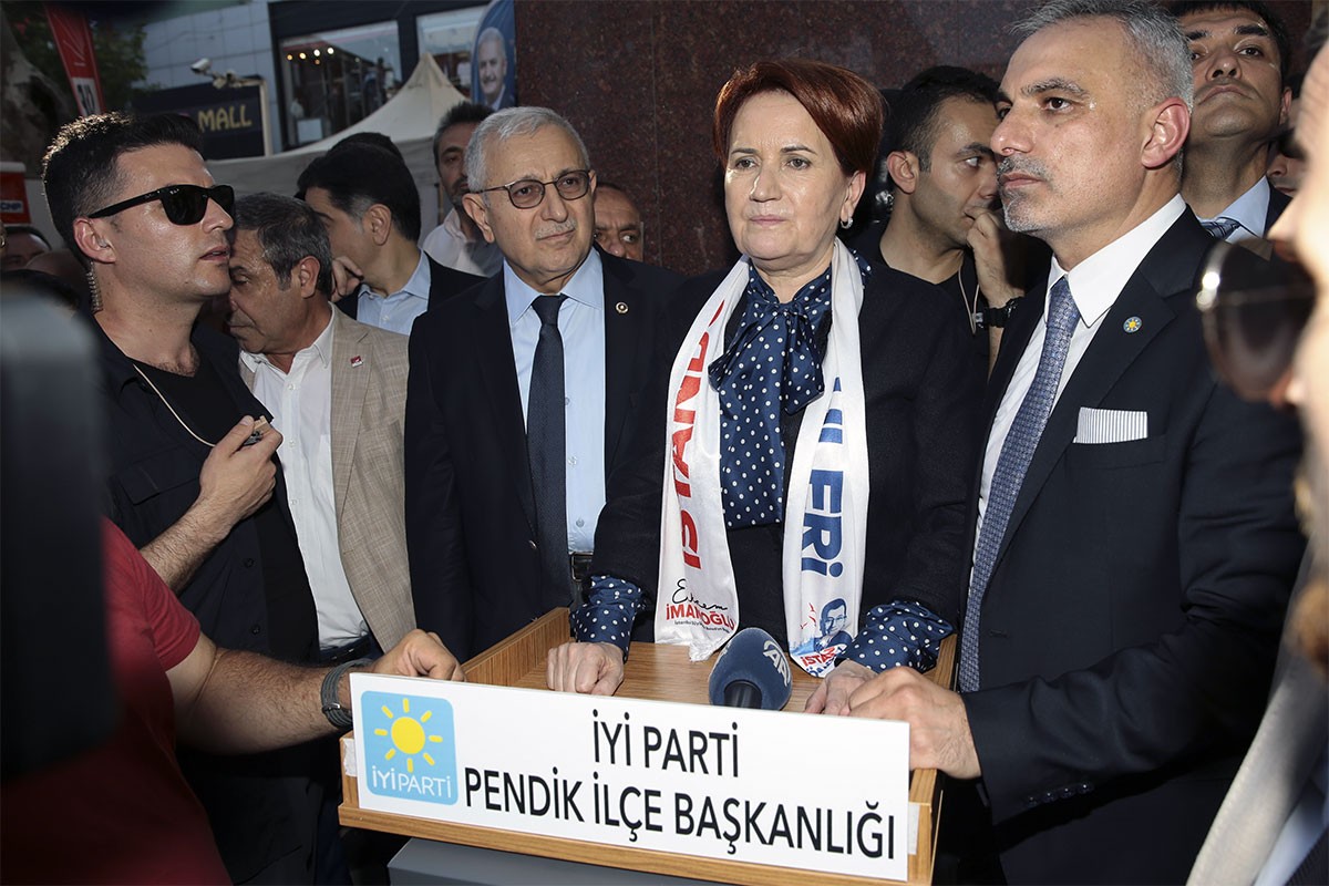 Akşener: Siyasetçiler gelir löm löm konuşur, sizi birbirinize düşürür