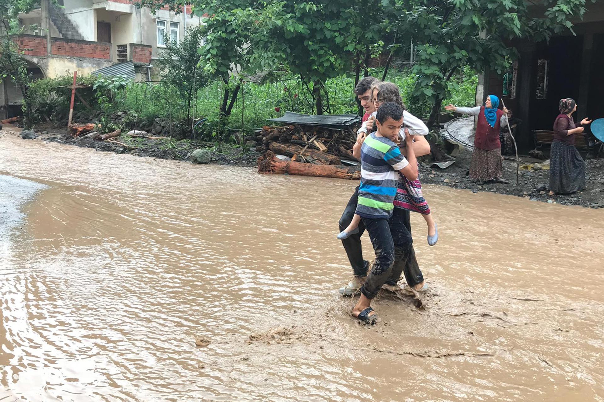 Trabzon Araklı'daki selde 8 kişi öldü, 2 kişi kayıp