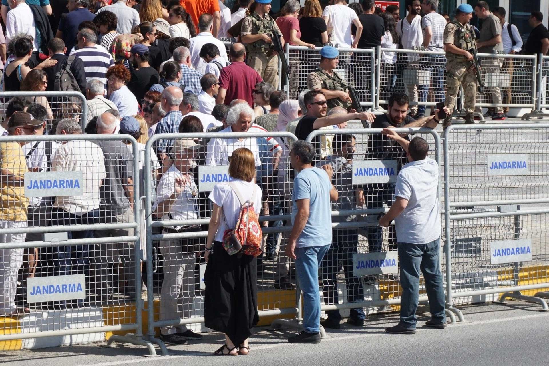 Gezi davasının ilk duruşması görüldü: İddianamedeki tek doğru, sayfa numaraları