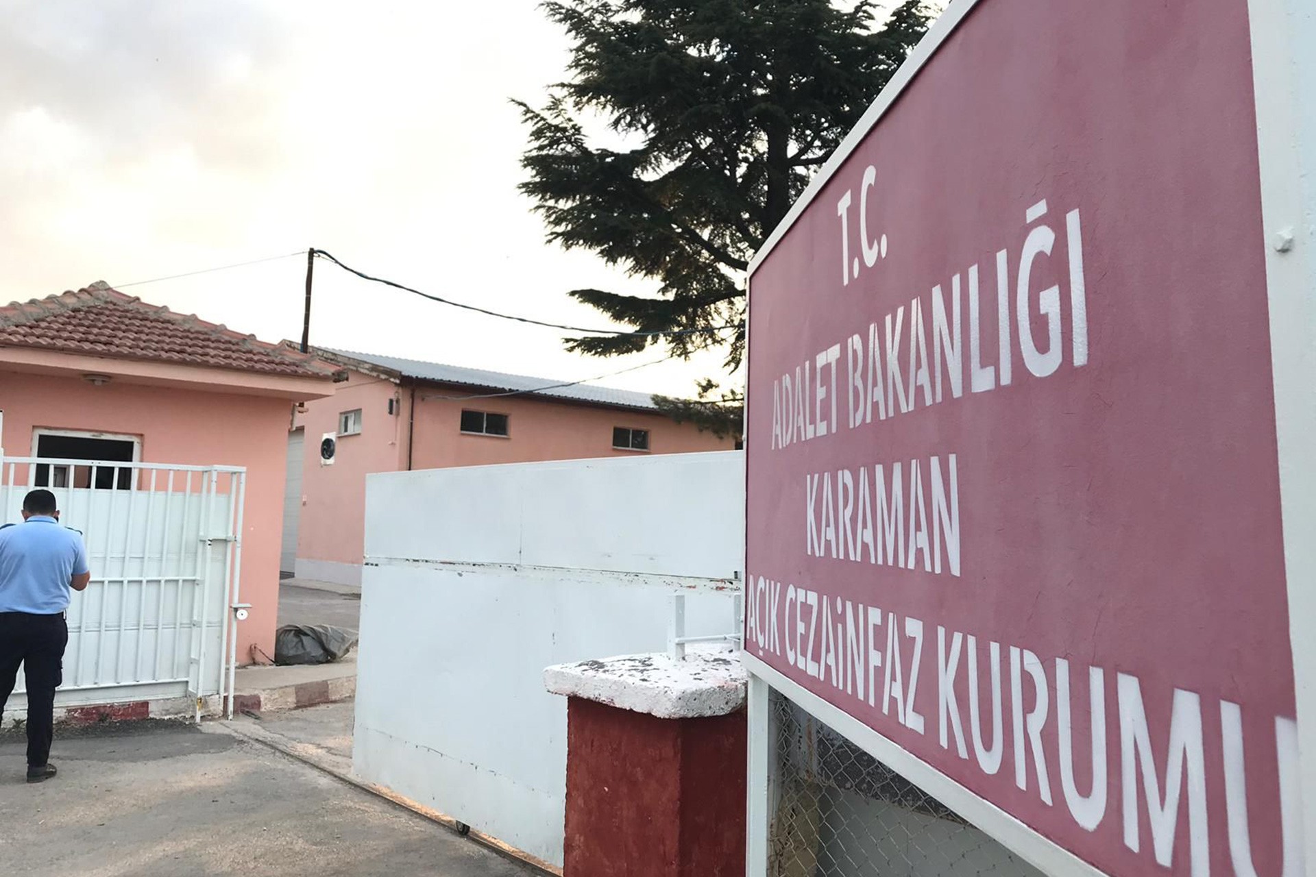 Cezaevinde kavga çıktı, 5 mahkum tel örgüleri aşarak firar etti