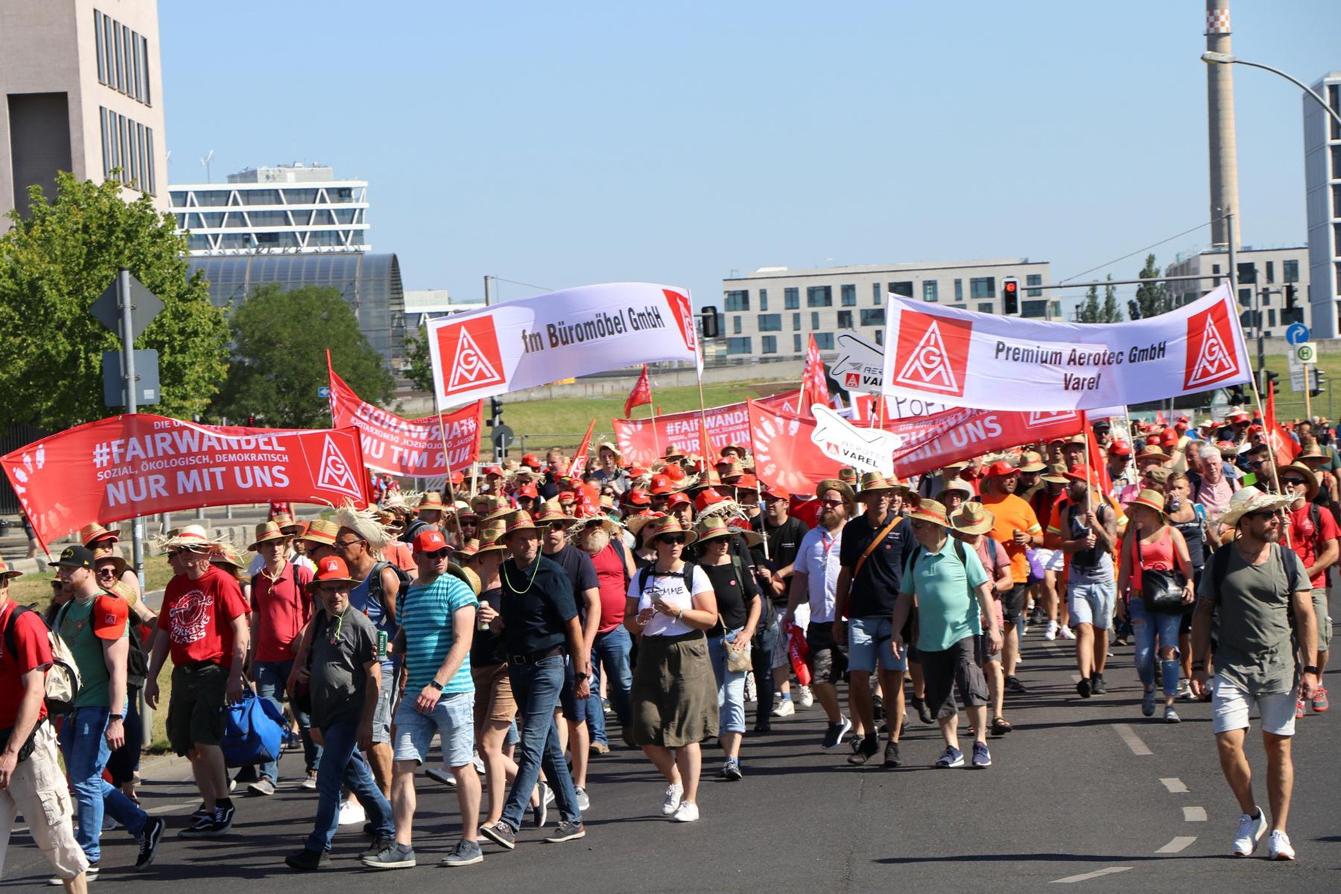 Berlin’de iki sınıf, iki zirve, tek konu: Dijital dönüşüm