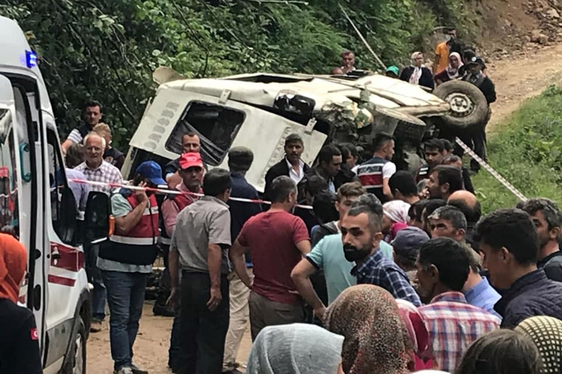 Giresun'da yolcu minibüsü devrildi: 6 ölü, 5 yaralı