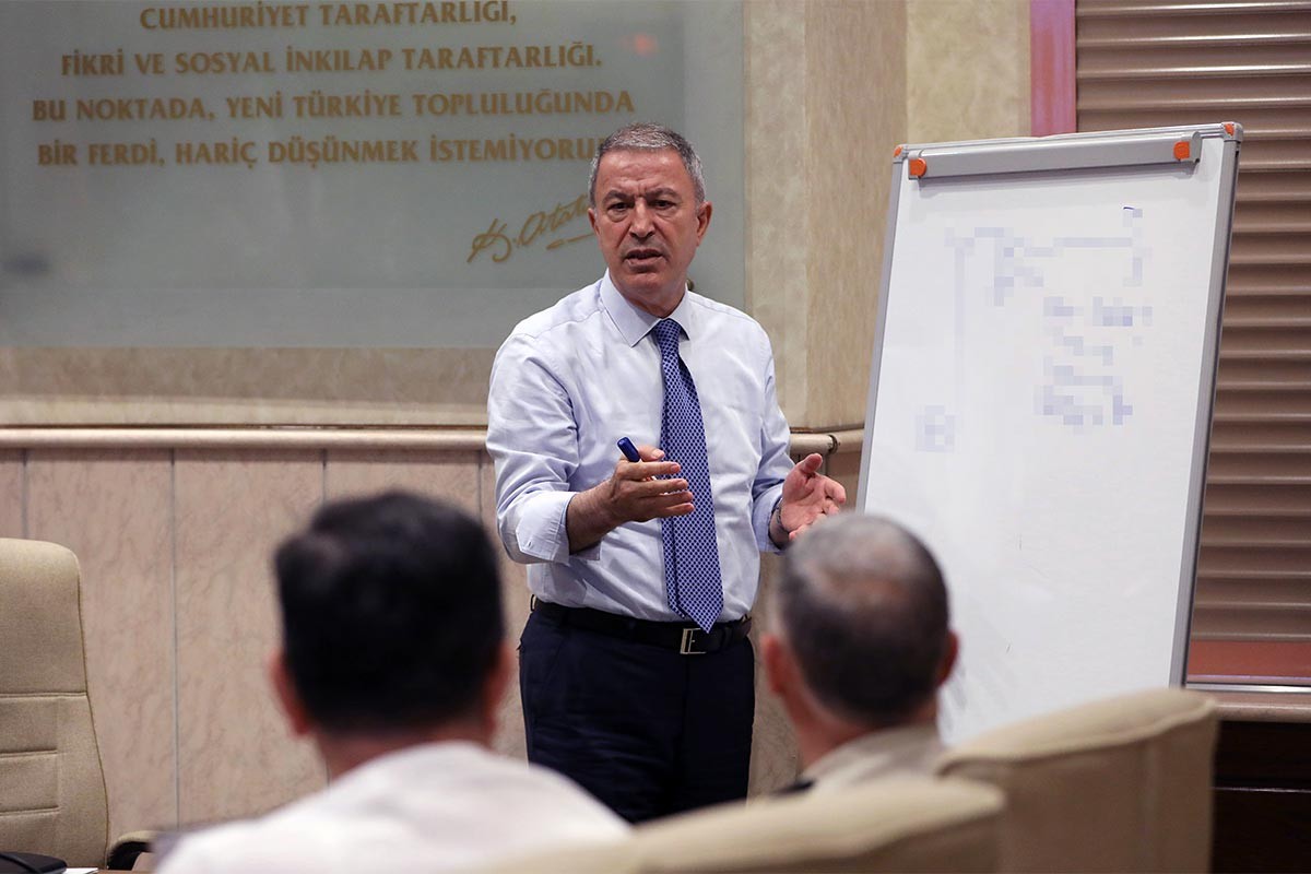 Hulusi Akar'dan operasyon tehdidi: Gerekirse inisiyatif kullanırız