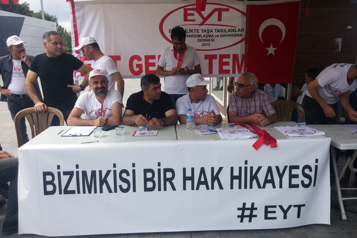 Gebze’de EYT standına yoğun ilgi: EYT’liler mücadelede kararlı