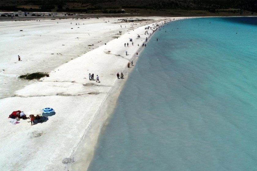 Salda Gölü'nün milli park olmasına hayır diyen hükümet millet bahçesinde ısrarcı