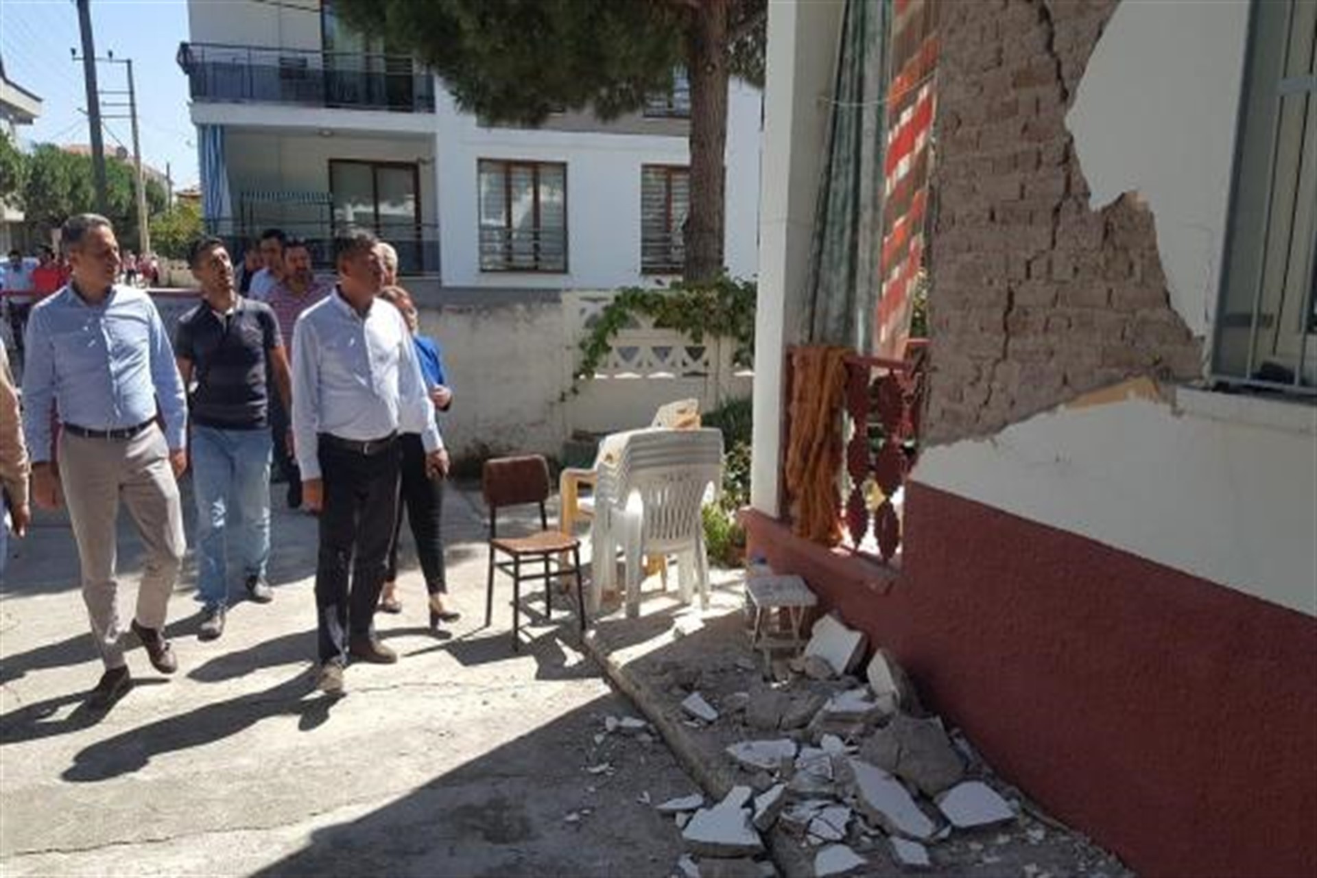 CHP, Denizli'de depremzedelerle görüştü: İstanbul depremi konusunda son uyarı