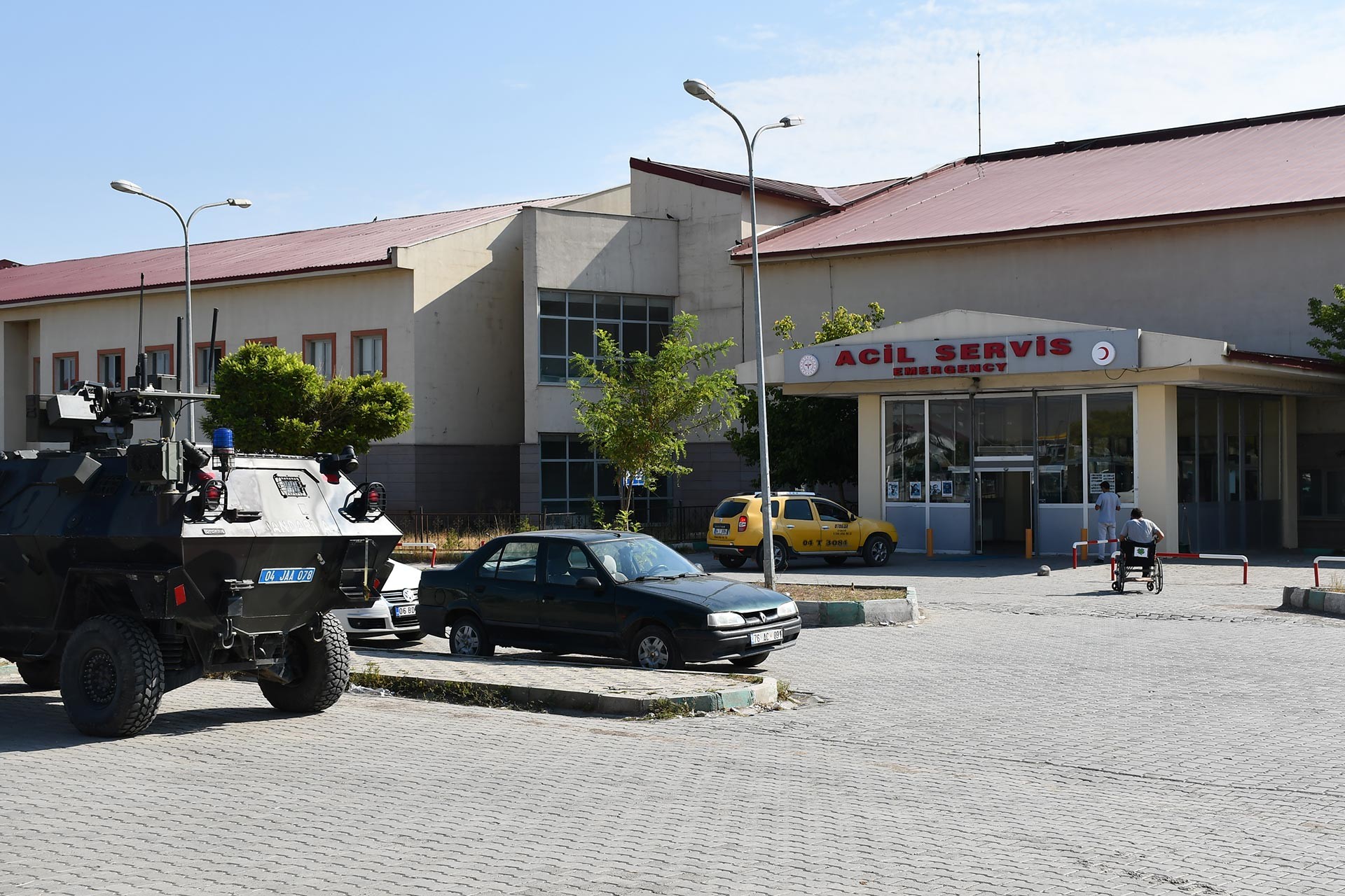 Ağrı'da mültecileri taşıyan minibüs devrildi: 2 ölü, 30 yaralı