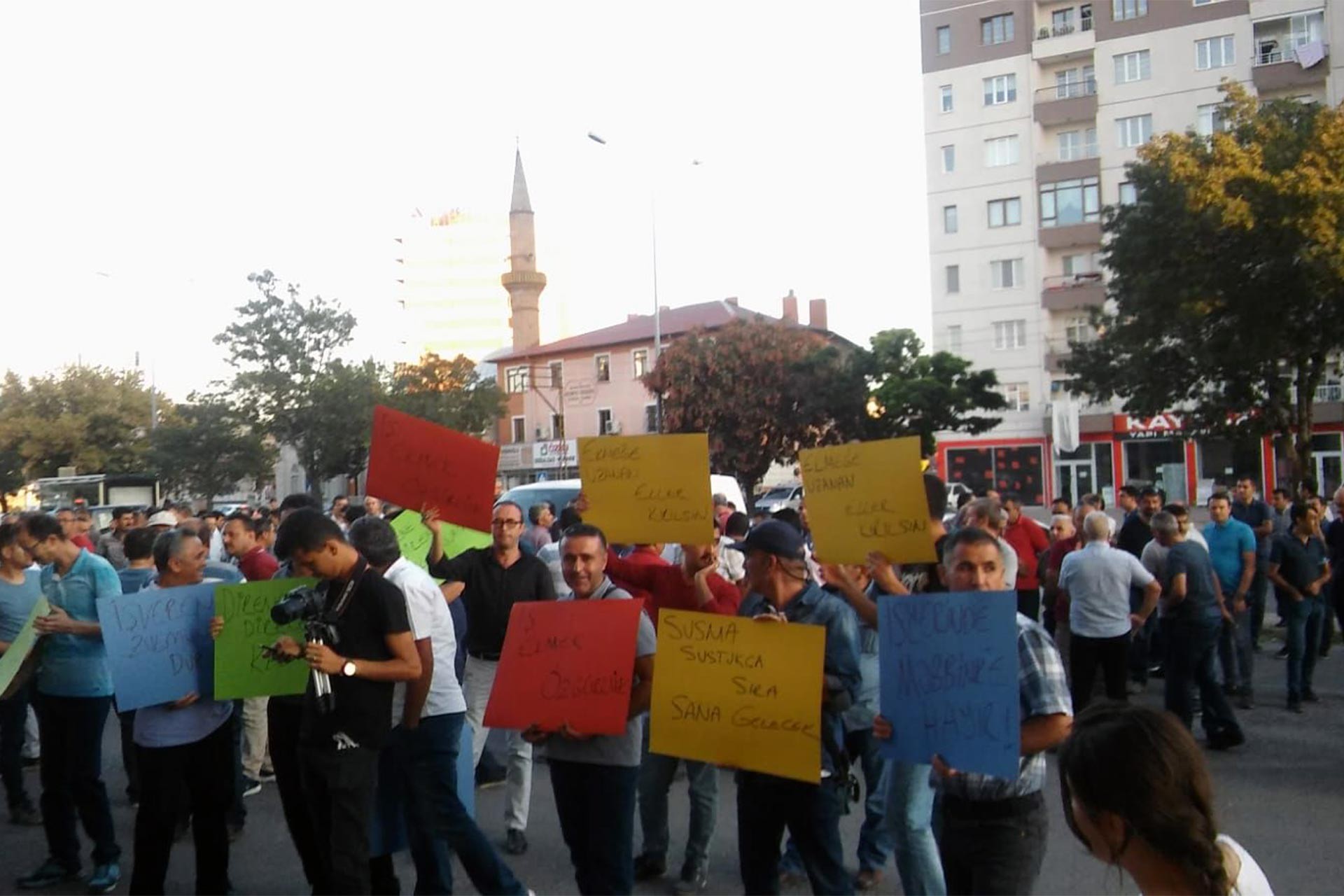 Kayseri 2'nci Ana Bakım Fabrika Müdürlüğündeki işten atmalar protesto edildi