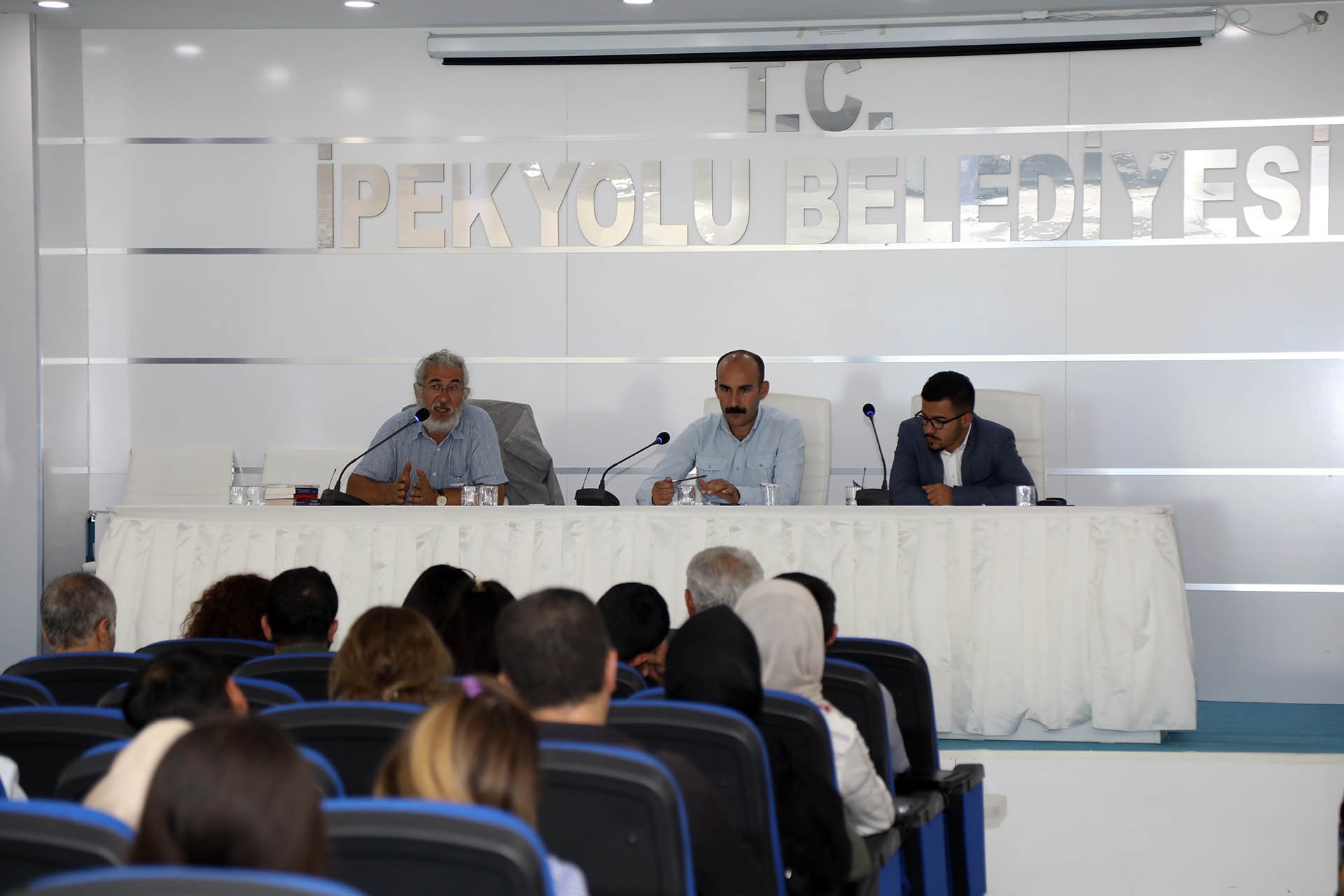 İpekyolu Belediyesi çalışanları için 'İşçi Emekçi Hakları Semineri' düzenlendi