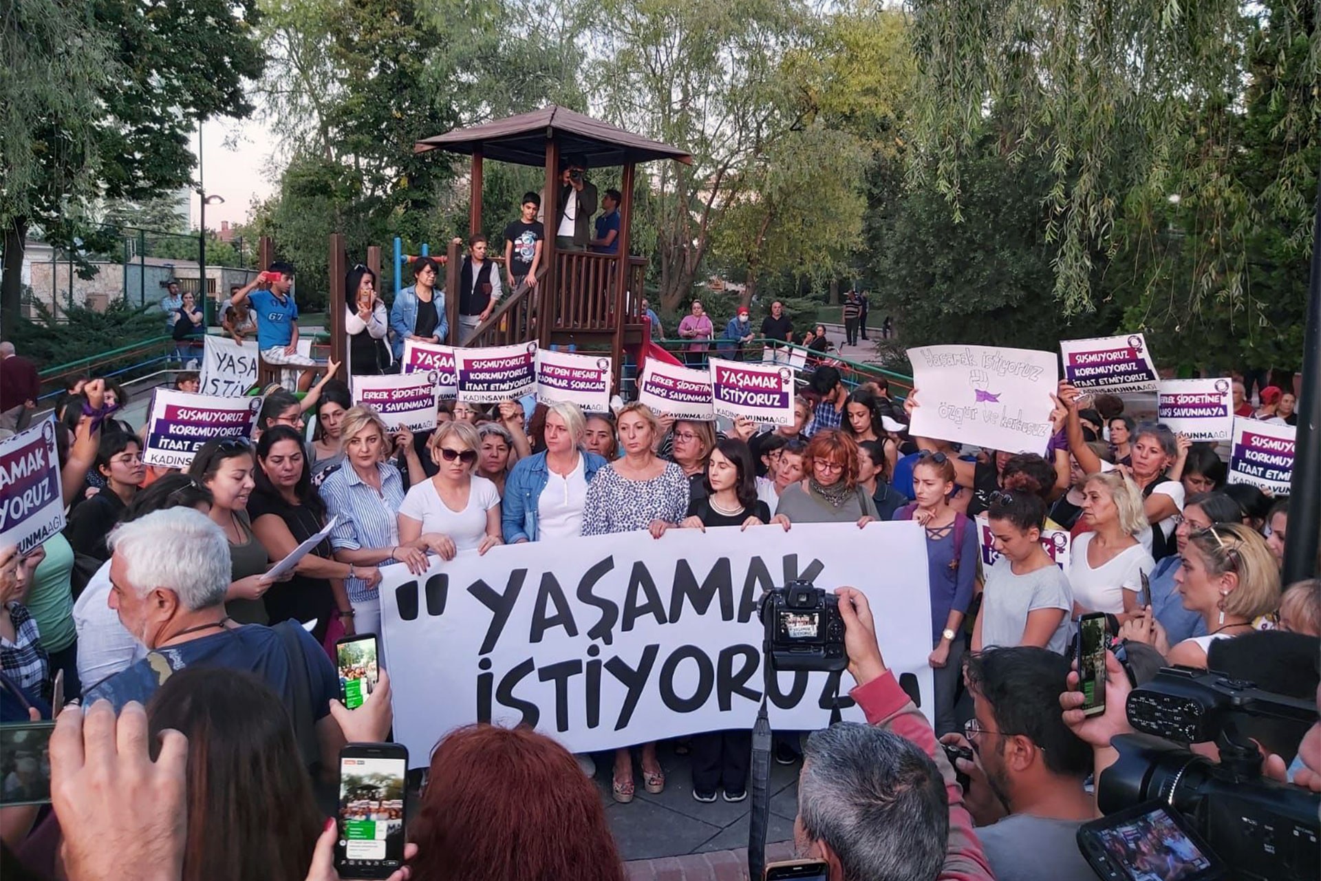 Eşinin benzin döküp ateşe verdiği Güllü, 12 gün sonra yaşamını yitirdi