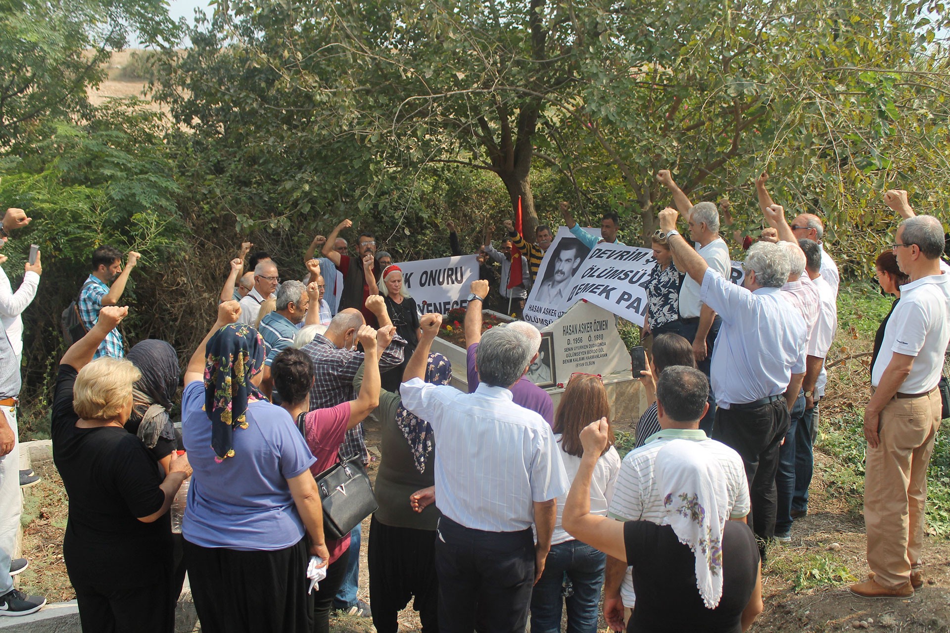 Mustafa Şevik ve Hasan Asker Özmen mezarları başında anıldı