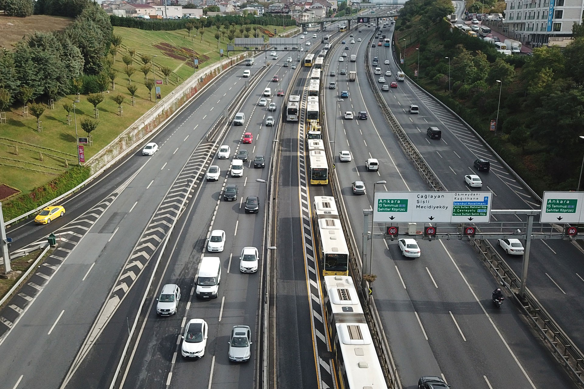 İstanbul'da metrobüs kazası: 13 kişi yaralandı