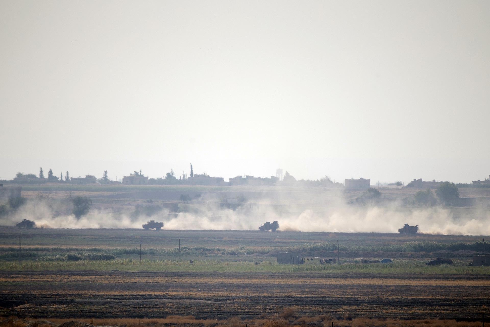 Kamışlı’da son durum: Rus askerleri havalimanında, ÖSO’cular sınırda