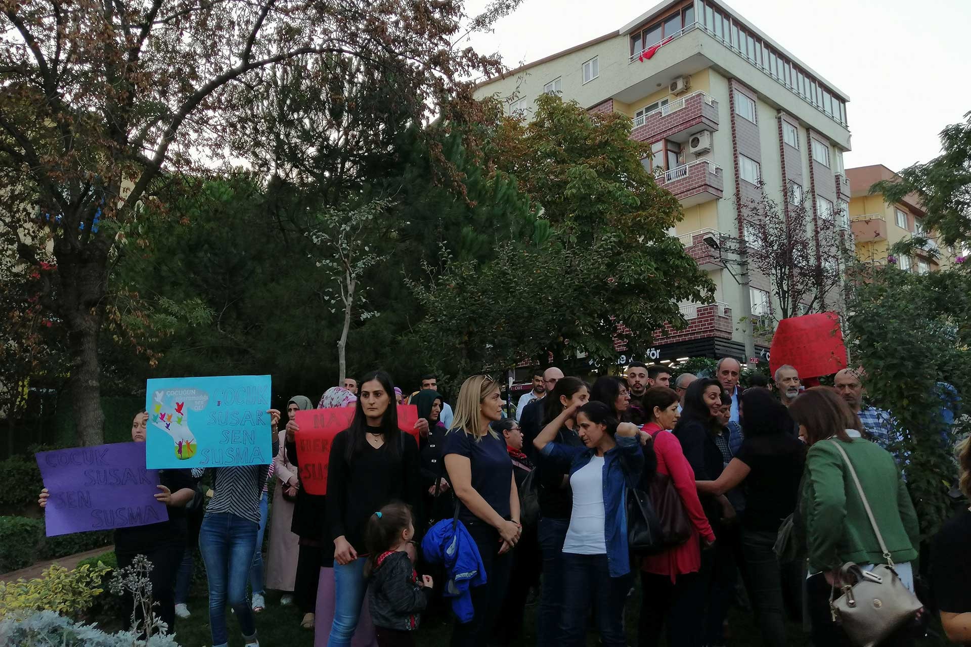 14 yaşındaki çocuğun diş hekimi tarafından istismar edilmesi protesto edildi